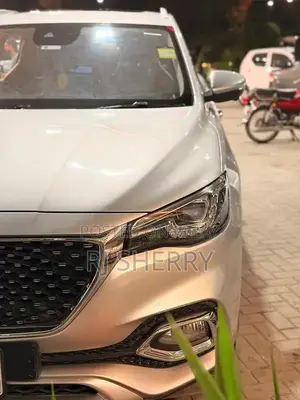 MG HS Trophy Turbo Compact SUV - Low Mileage