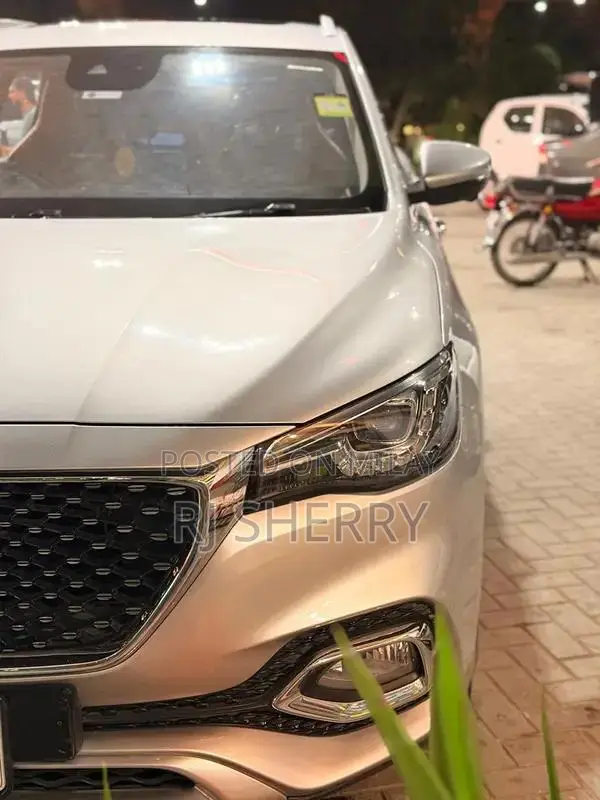 MG HS Trophy Turbo Compact SUV - Low Mileage