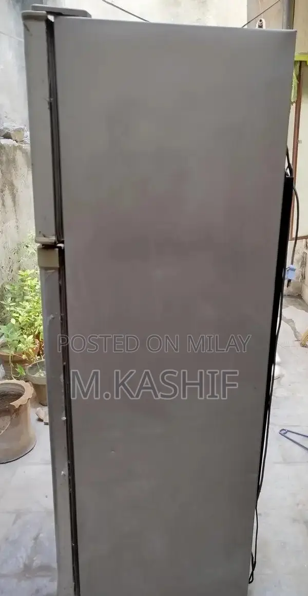 Dawlance Medium Size Refrigerator - Cool and Efficient