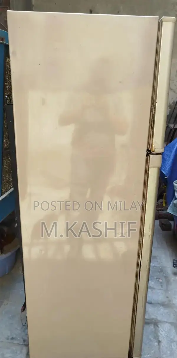 Dawlance Medium Size Refrigerator - Cool and Efficient