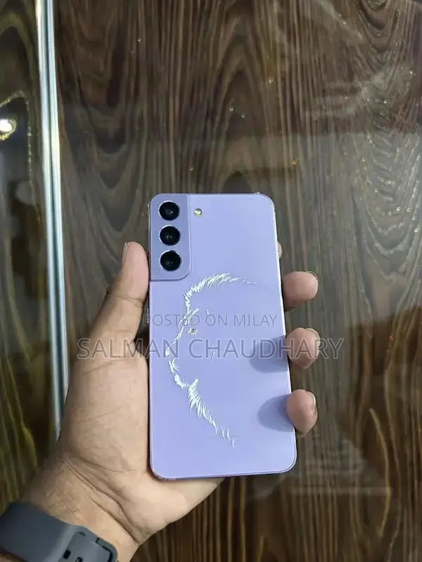 Samsung Galaxy S22 Smartphone Pristine Condition