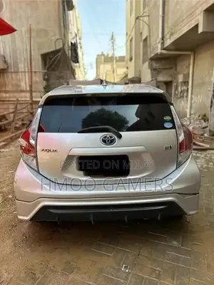 Toyota Aqua 2016-2018 Hybrid Compact Sedan