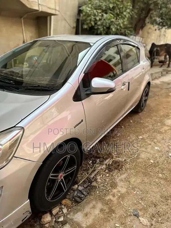 Toyota Aqua 2016-2018 Hybrid Compact Sedan