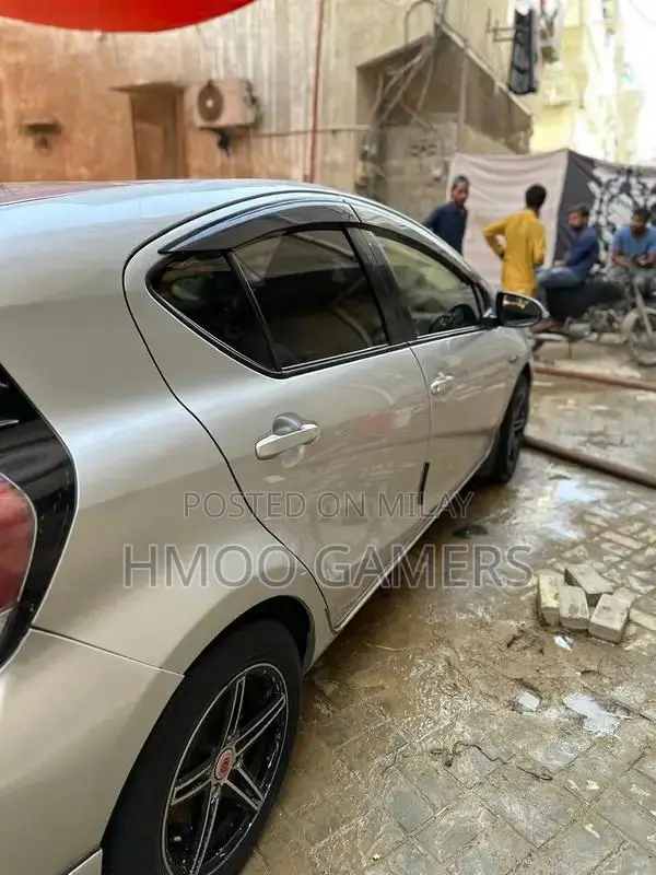 Toyota Aqua 2016-2018 Hybrid Compact Sedan