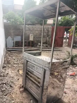 Photo - Portable Chips Stall with Cabin Design