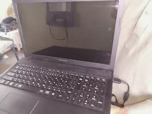 Laptop Lenovo 4GB HDD+SSD 72GB