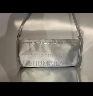 Elegant Silver Metallic Handbag - Versatile Everyday Accessory