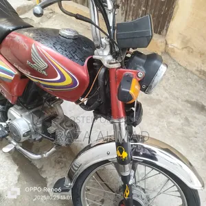 Photo - New Honda CB 2015 Red