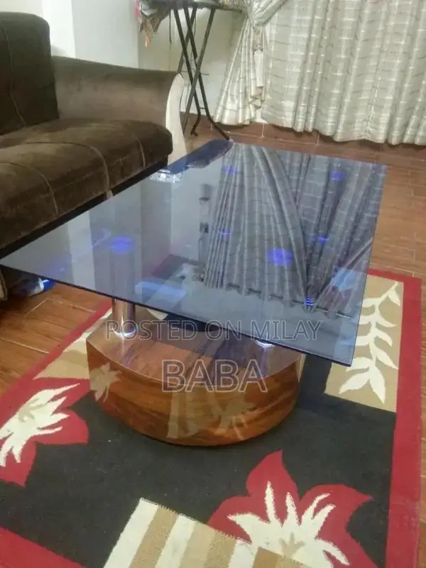 Elegant Wooden Drawing Room Center Table