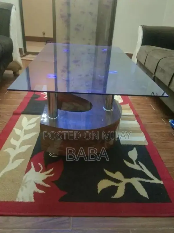 Elegant Wooden Drawing Room Center Table