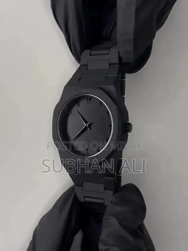 Elegant Arabic Numerals Unisex Wrist Watch - Classic Black Design