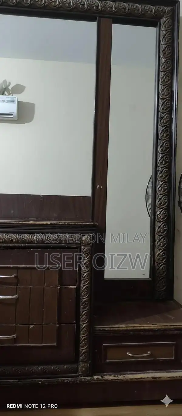 Classic Wooden Dressing Table with Mirror and Storage Drawers