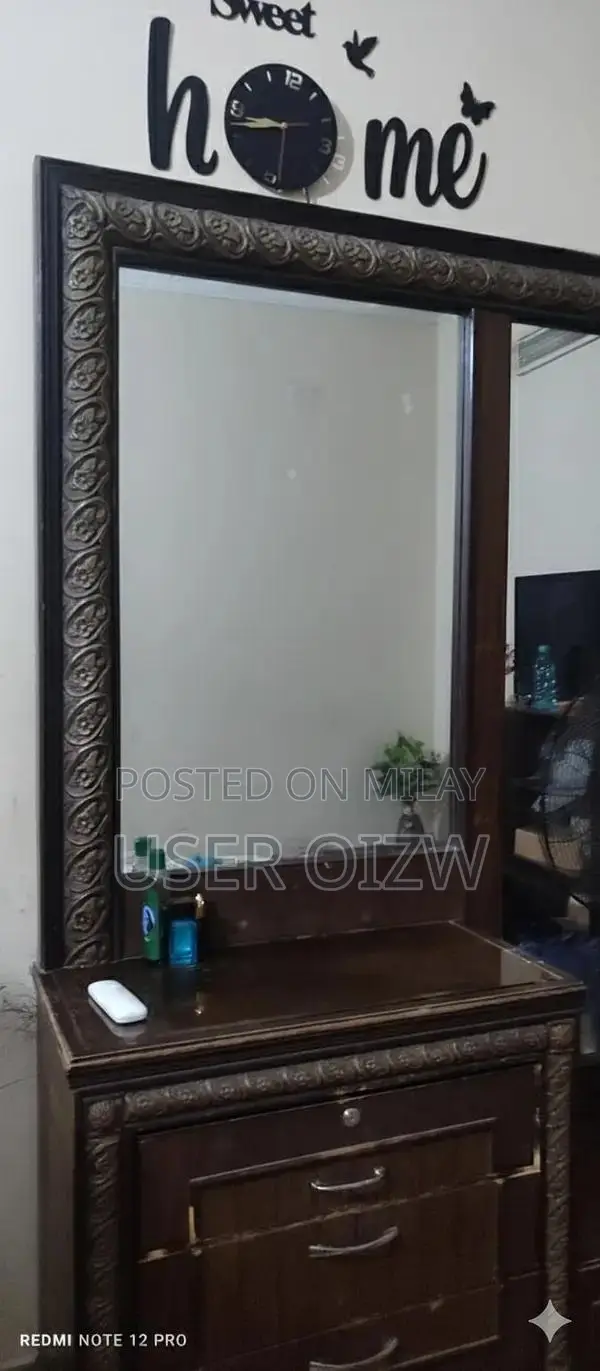 Classic Wooden Dressing Table with Mirror and Storage Drawers