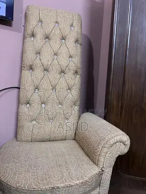 Comfortable Wooden Coffee Chairs with Matching Center Table