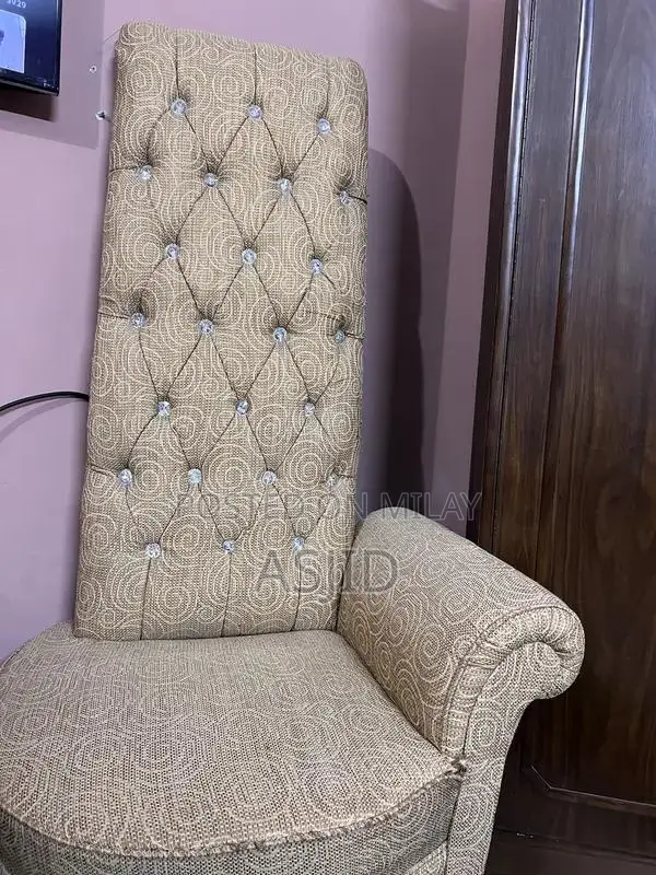 Comfortable Wooden Coffee Chairs with Matching Center Table