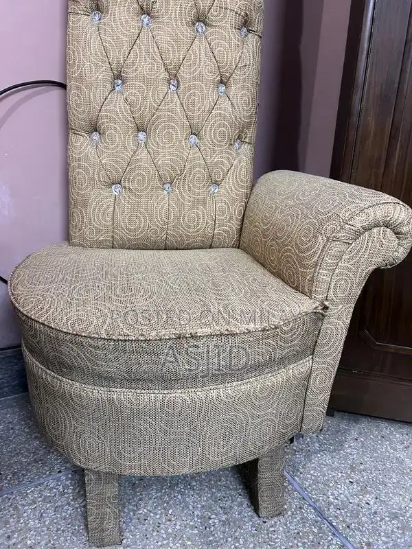 Comfortable Wooden Coffee Chairs with Matching Center Table