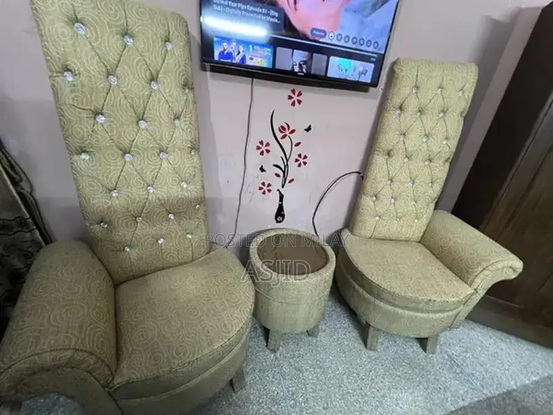 Comfortable Wooden Coffee Chairs with Matching Center Table