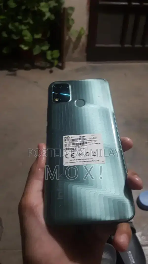 Dual SIM Smartphone with 4/64 GB Storage and High-Condition Rating