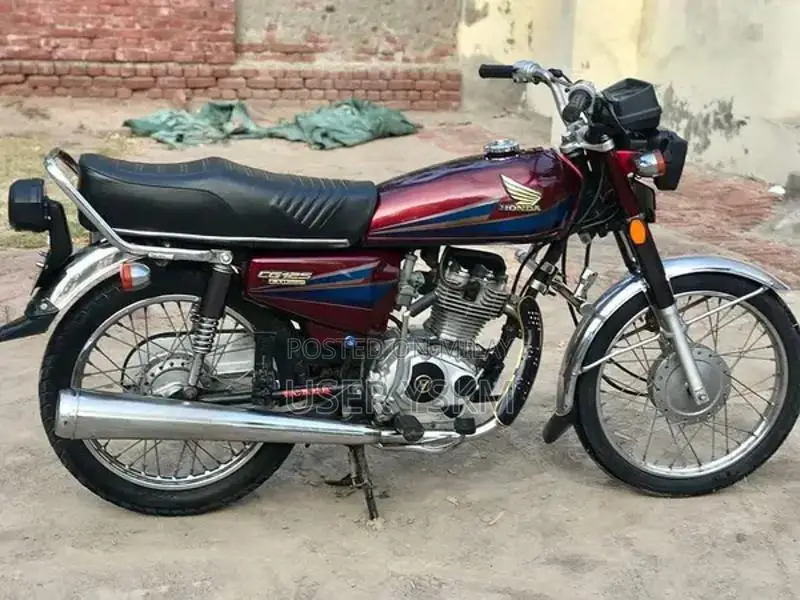 Honda 125 CG Motorcycle - Classic Urban Commuter