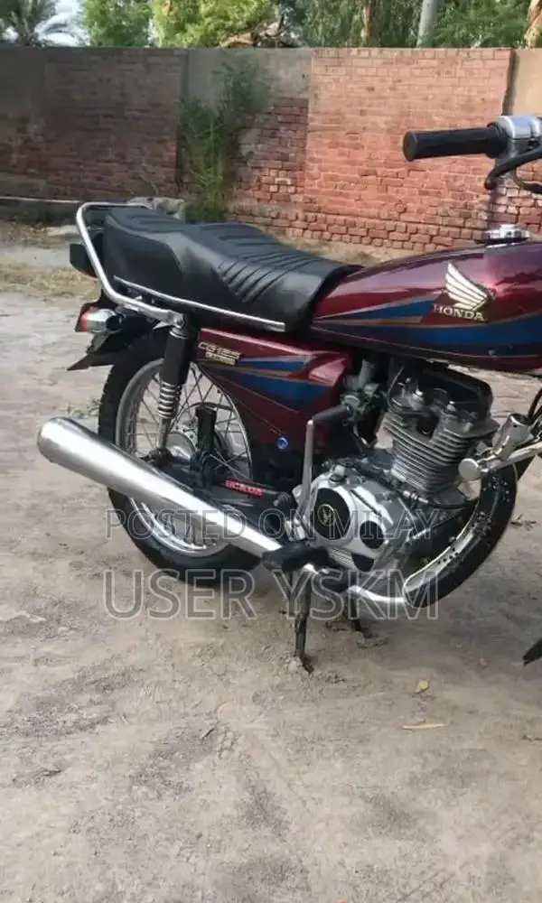 Honda 125 CG Motorcycle - Classic Urban Commuter