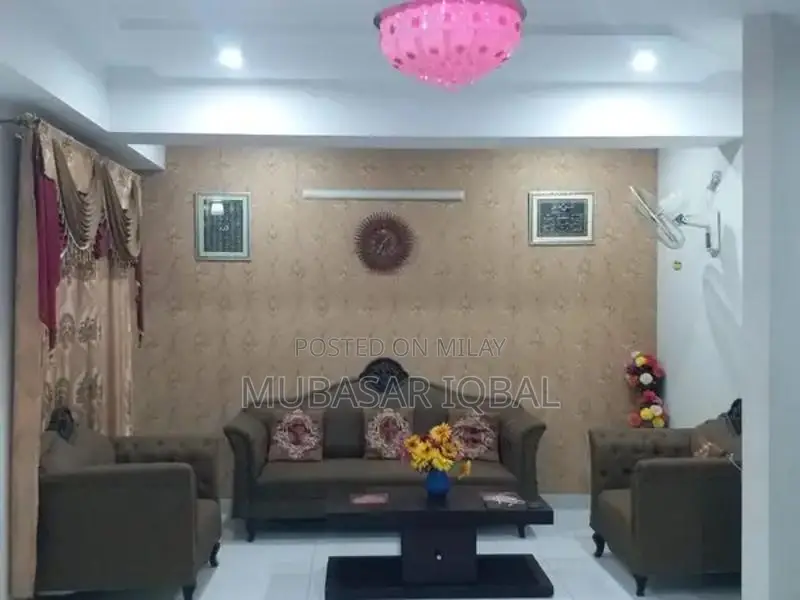 3-Bedroom Semi-Furnished Apartment with Zoo Views