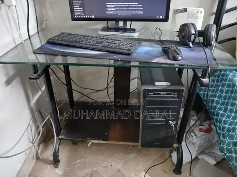 Metal Gaming Computer Desk with Sturdy Frame