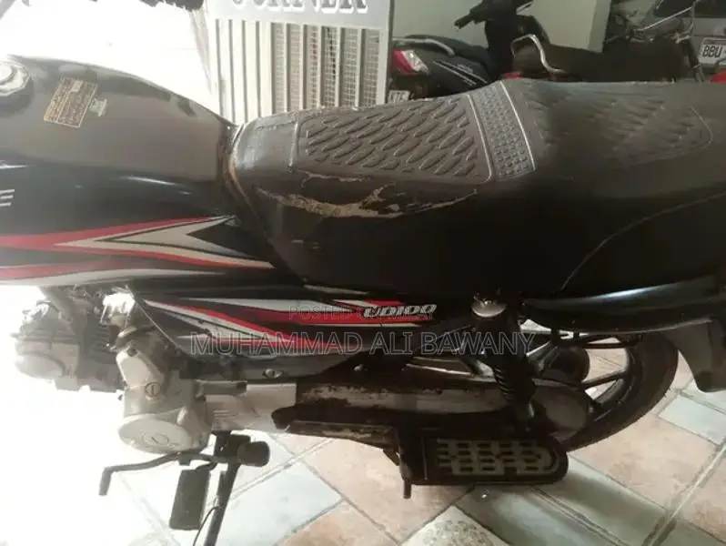 Unique 100cc Motorcycle - Golden Number, Low Mileage, One-Owner Bike