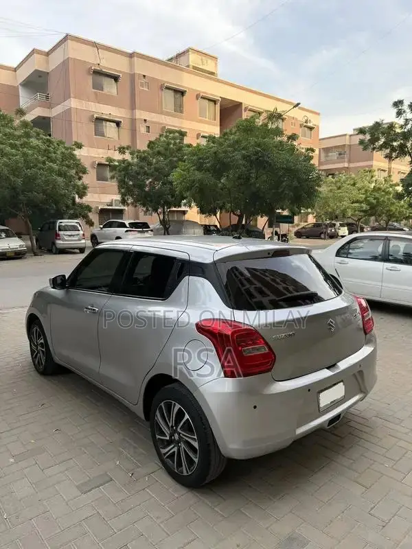 Suzuki Swift Glx cvt 2023
