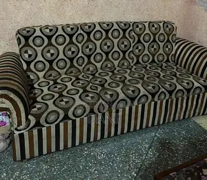 Photo - 5 siter sofa need and clean urjant sale