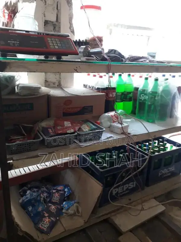 Solid Wall Rack with Heavy Glass Top Counter