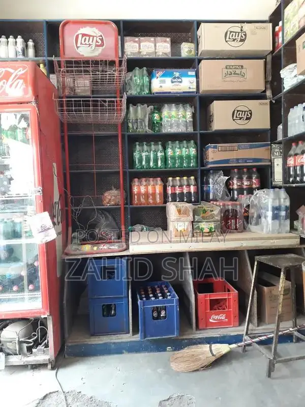 Solid Wall Rack with Heavy Glass Top Counter