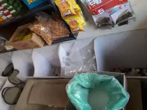 Solid Wall Rack with Heavy Glass Top Counter