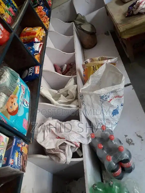 Solid Wall Rack with Heavy Glass Top Counter