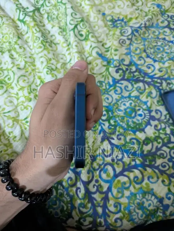 Apple iPhone 12 64GB Factory Unlocked Smartphone