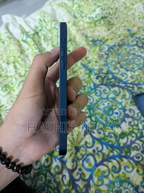 Apple iPhone 12 64GB Factory Unlocked Smartphone