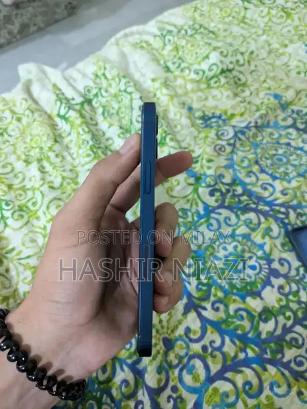 Apple iPhone 12 64GB Factory Unlocked Smartphone