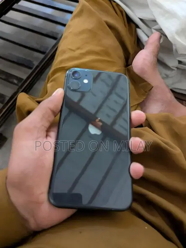 Dual SIM Smartphone with Advanced Communication Features