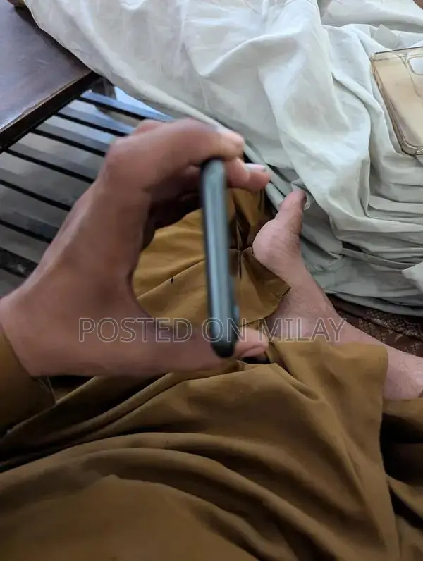 Dual SIM Smartphone with Advanced Communication Features