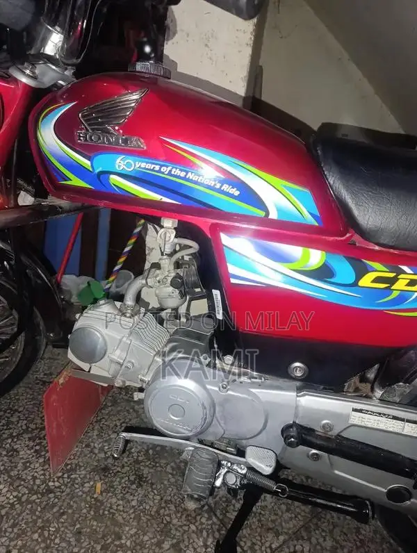 Honda 70cc Motorcycle - Compact Urban Commuter