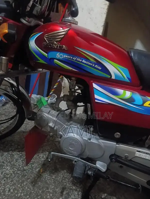 Honda 70cc Motorcycle - Compact Urban Commuter