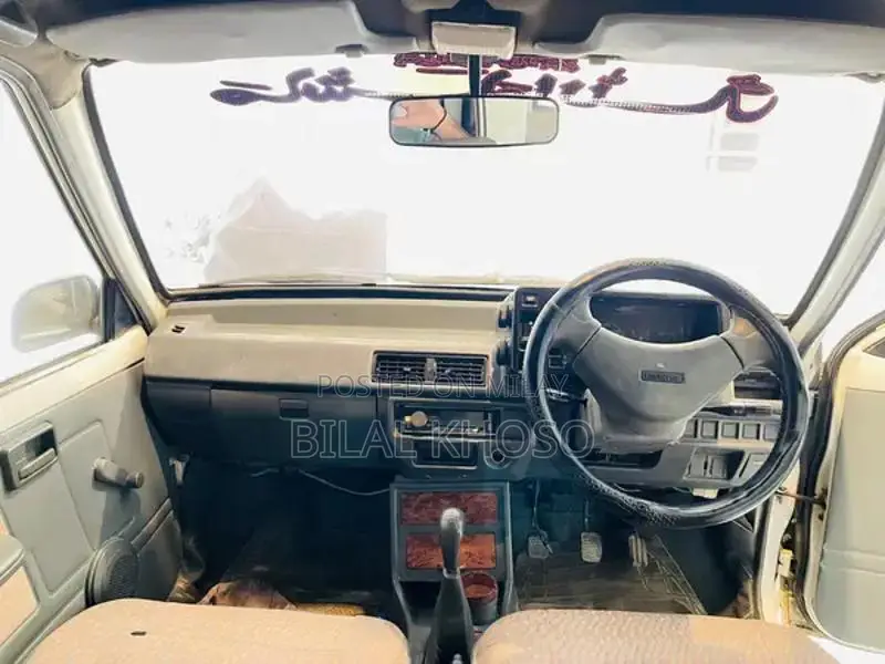 Suzuki Mehran VXR 2017 White Sedan - Excellent Condition