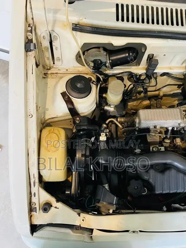 Suzuki Mehran VXR 2017 White Sedan - Excellent Condition