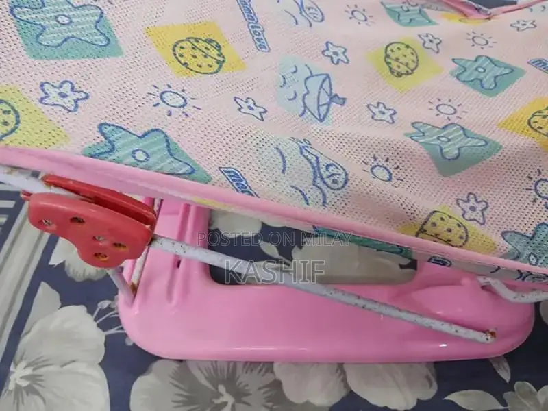 Ergonomic Baby Bathing Seat for Newborns and Infants