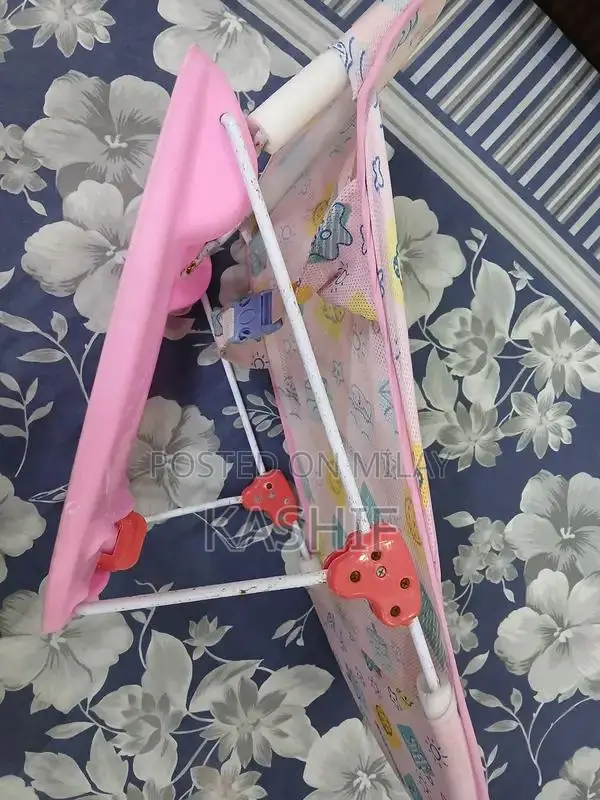 Ergonomic Baby Bathing Seat for Newborns and Infants