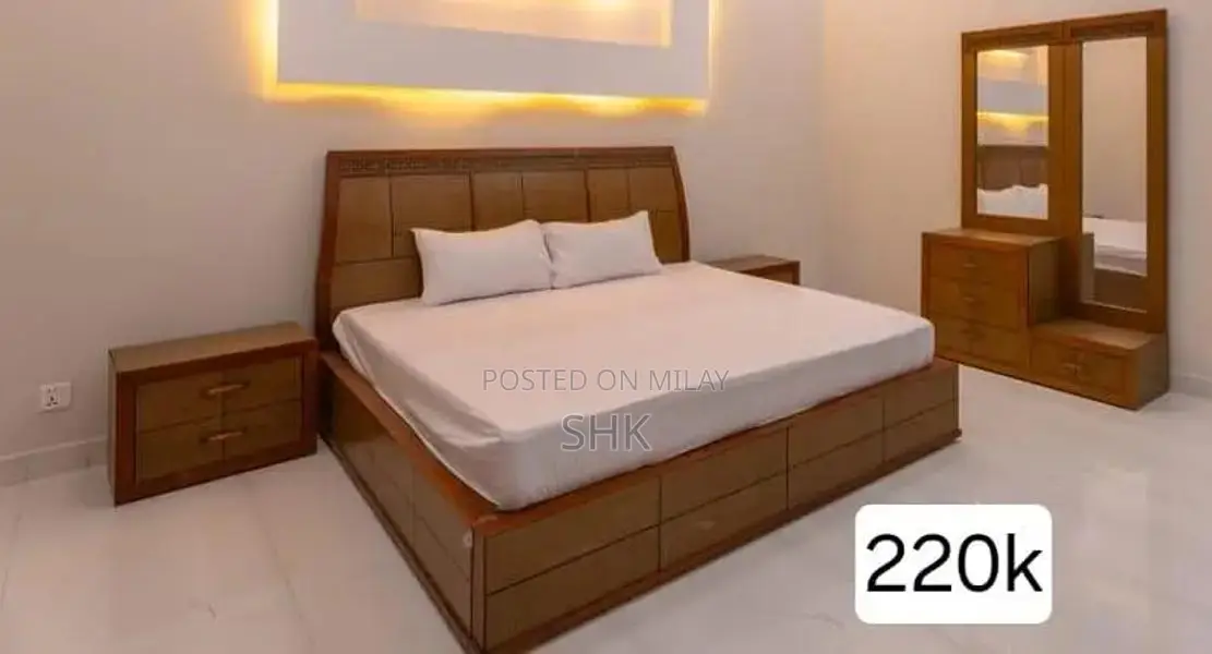 Quality Bedroom Furniture Set with Multiple Components