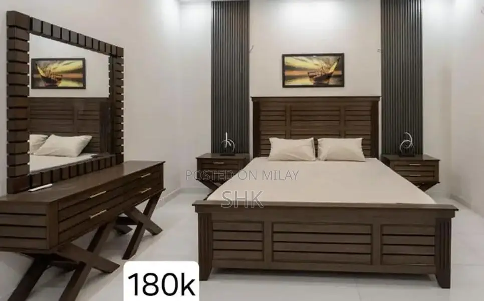 Quality Bedroom Furniture Set with Multiple Components