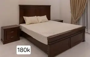 Quality Bedroom Furniture Set with Multiple Components