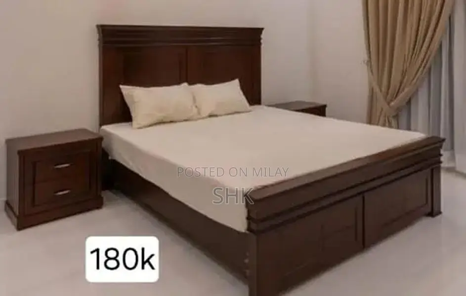 Quality Bedroom Furniture Set with Multiple Components