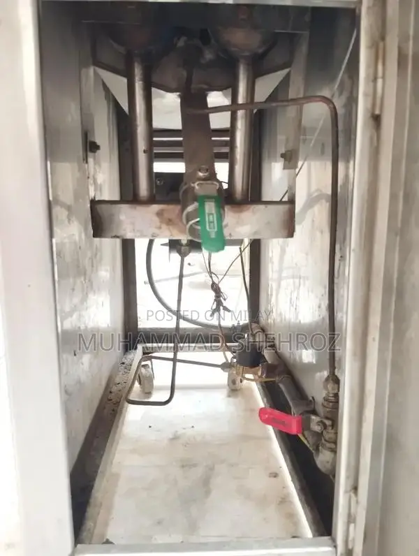 Commercial Deep Fryer - 16 Liter Oil Capacity Gas and Electric Model