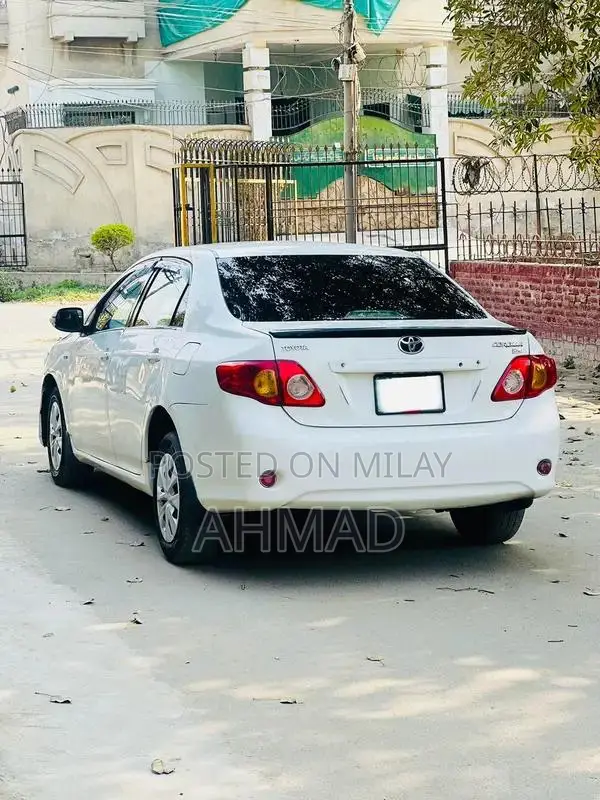 Toyota Corolla XLI Sedan - Low Mileage Well-Maintained Vehicle